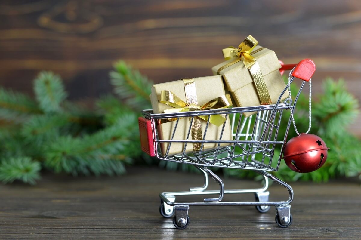 shopping cart with Christmas gifts